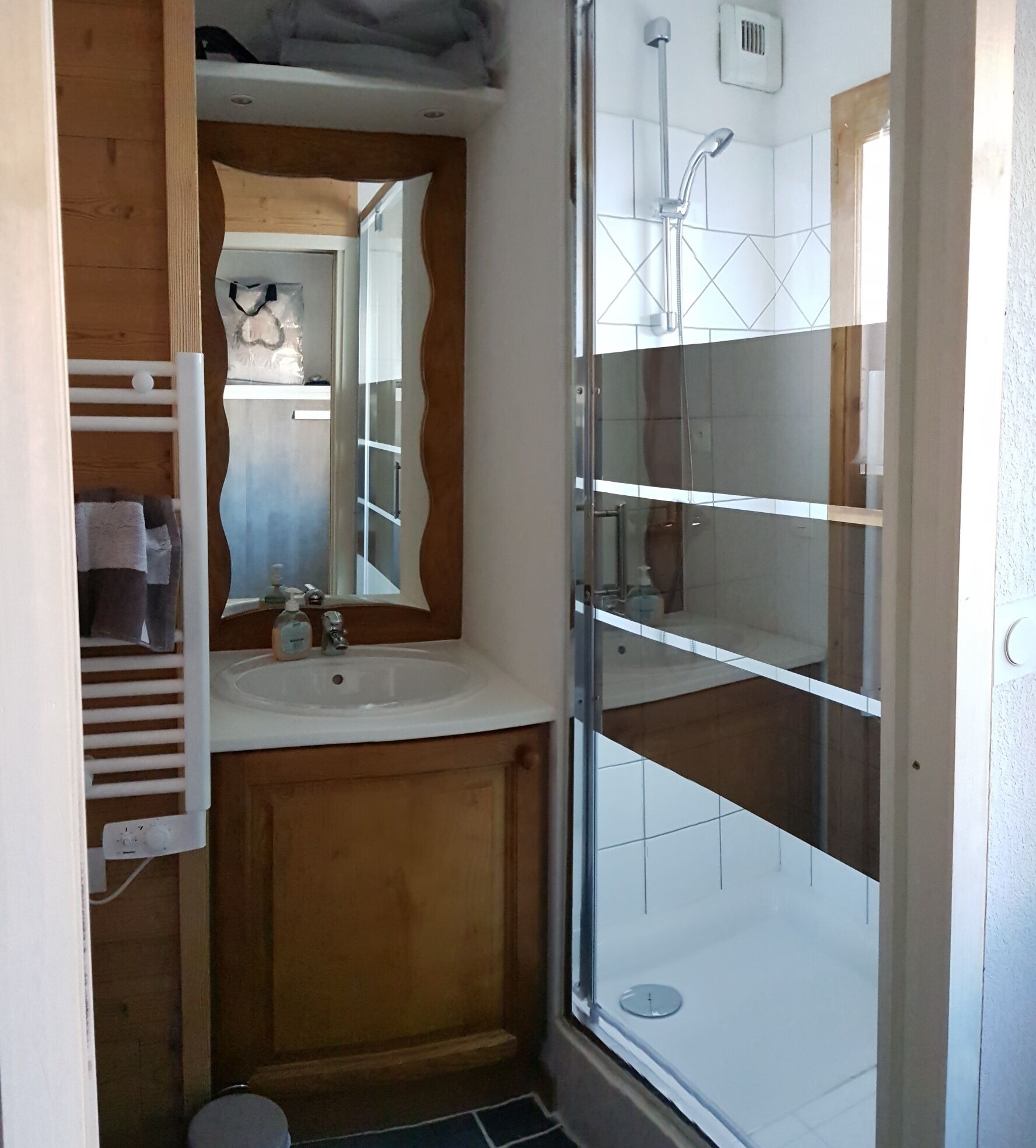 Les deux alpes, near the lake, 4/6 person apartment in chalet