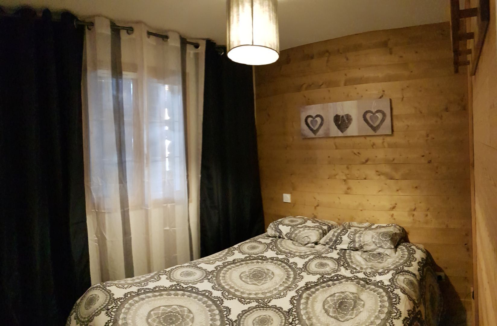 Les deux alpes, near the lake, 4/6 person apartment in chalet