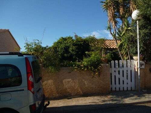 studio in quiet and sunny property near the sea.