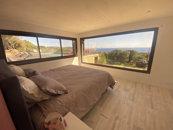 4 habitaciones, escritorio, tabla de planchar con plancha y wifi gratis 