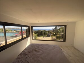 4 bedrooms, desk, iron/ironing board, free WiFi