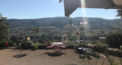 House with 3 independent rooms, located in a village 1.5 km from the village