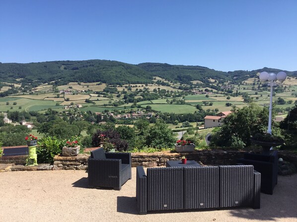 Property grounds - House with 3 independent rooms, located in a village 1.5 km from the village (Saint-Point)