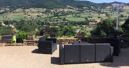 House with 3 independent rooms, located in a village 1.5 km from the village