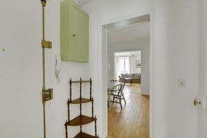 Interior - Unit 009 St Germain des Près (Cherche Midi) 2 bedroom 4 pax (Paris)