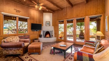 Smart TV, fireplace