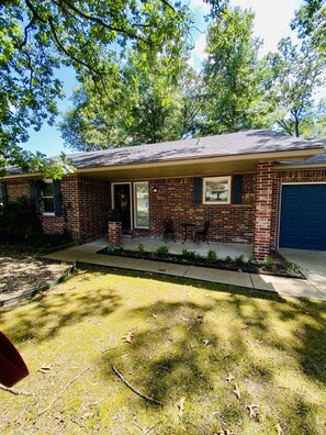 Exterior - The Melanie House at Bella Vista - 7 miles to the Bentonville Square (Bella Vista)