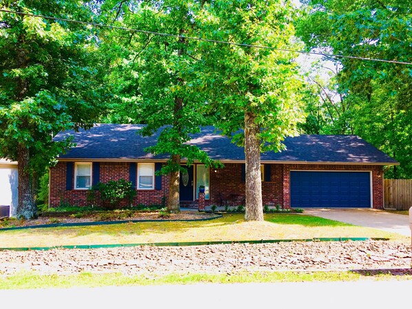 Exterior - The Melanie House at Bella Vista - 7 miles to the Bentonville Square (Bella Vista)