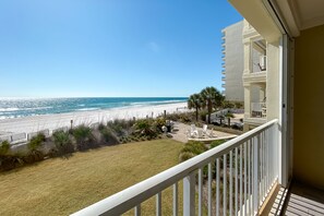 Property grounds - Come Enjoy this luxury condo right on the beach of Gulf Shores! (Orange Beach)