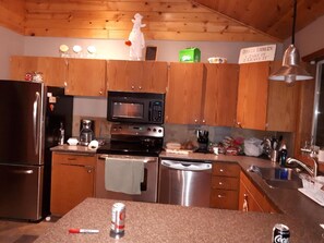 雪櫃、微波爐、焗爐、爐具