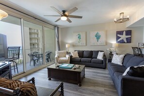 TV, DVD player, stereo - Shores of Panama 611: Same-Floor Parking (Panama City Beach)