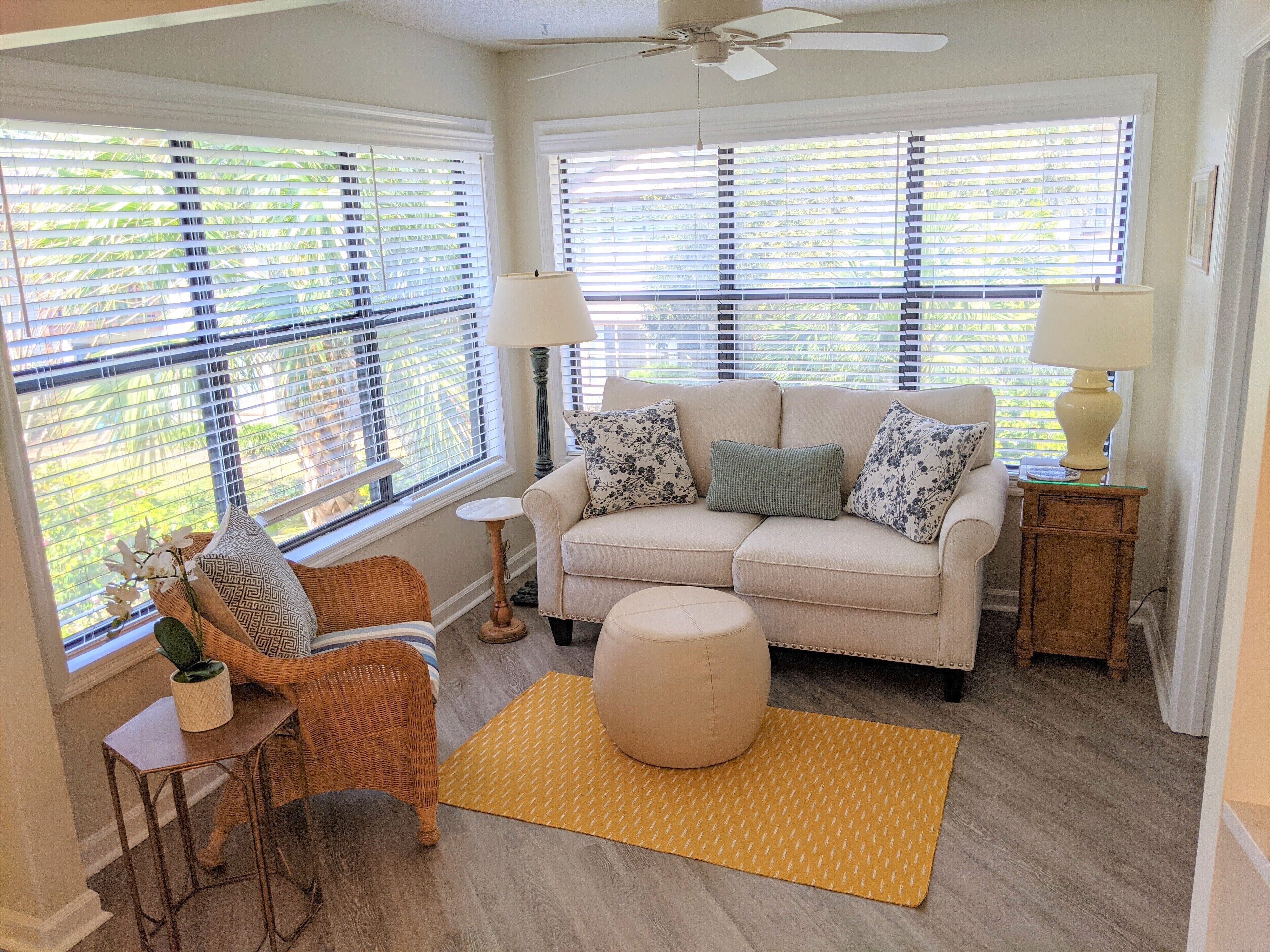 Newly Renovated!-3 Bed Family-Friendly by Pier and beach Walk / Bike Everywhere!