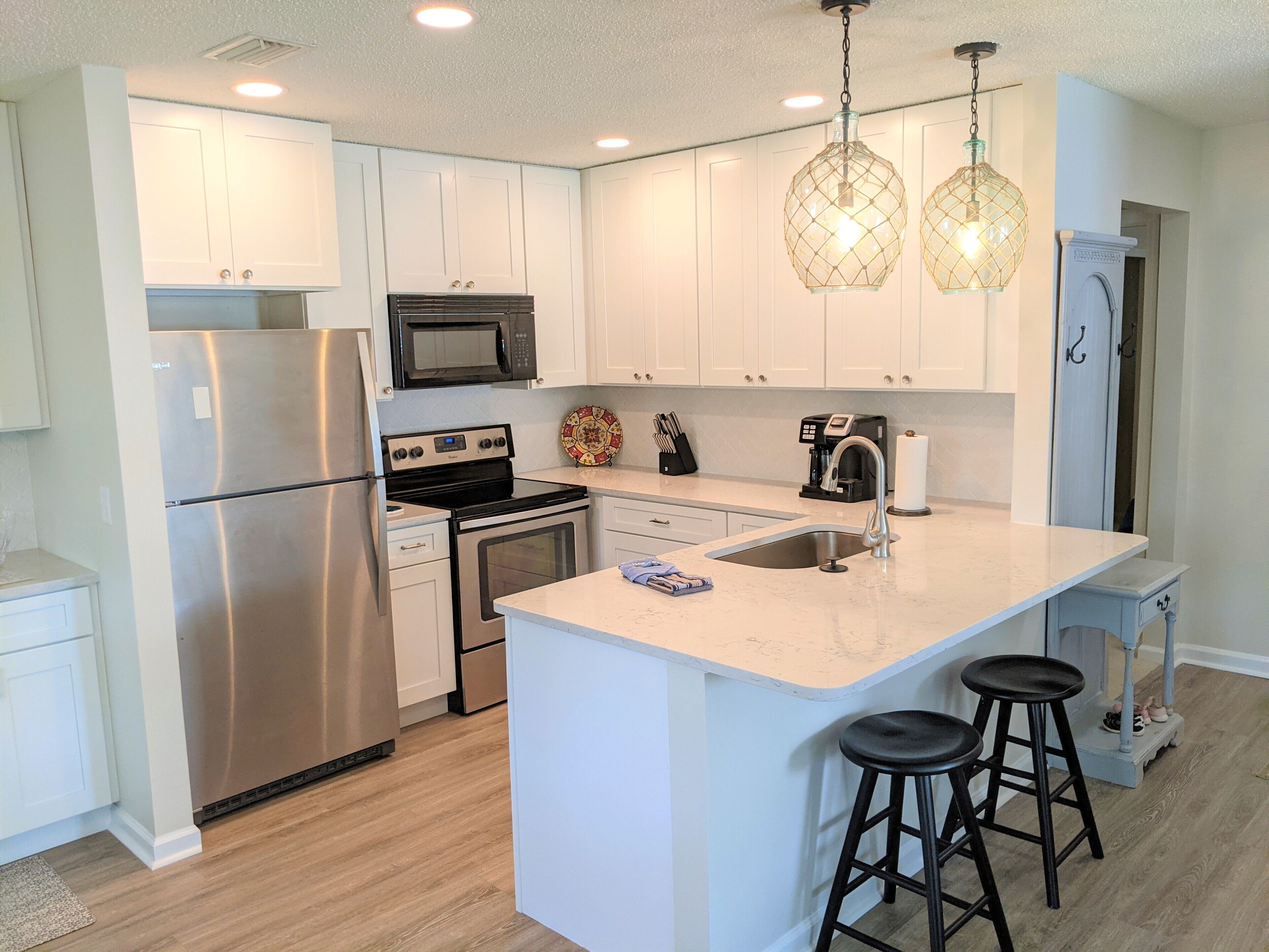 Newly Renovated!-3 Bed Family-Friendly by Pier and beach Walk / Bike Everywhere!
