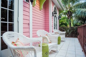 Terrace/patio - Waterfront Pink House with Private Dock & Pool! (Captiva)