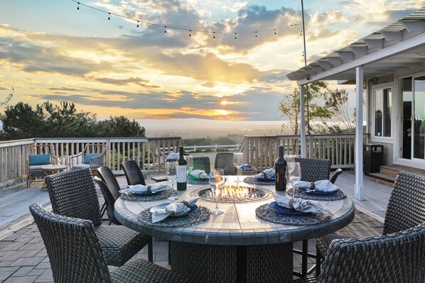 Outdoor dining - Bay Area Views Retreat and Events @ Veranda Hills (San Jose)