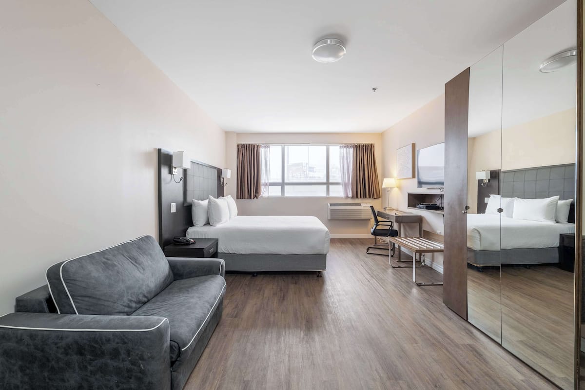 Standard Room, 1 Queen Bed, Non Smoking, Kitchen (Larger Room, Full Kitchen) | Desk, laptop workspace, iron/ironing board, free WiFi