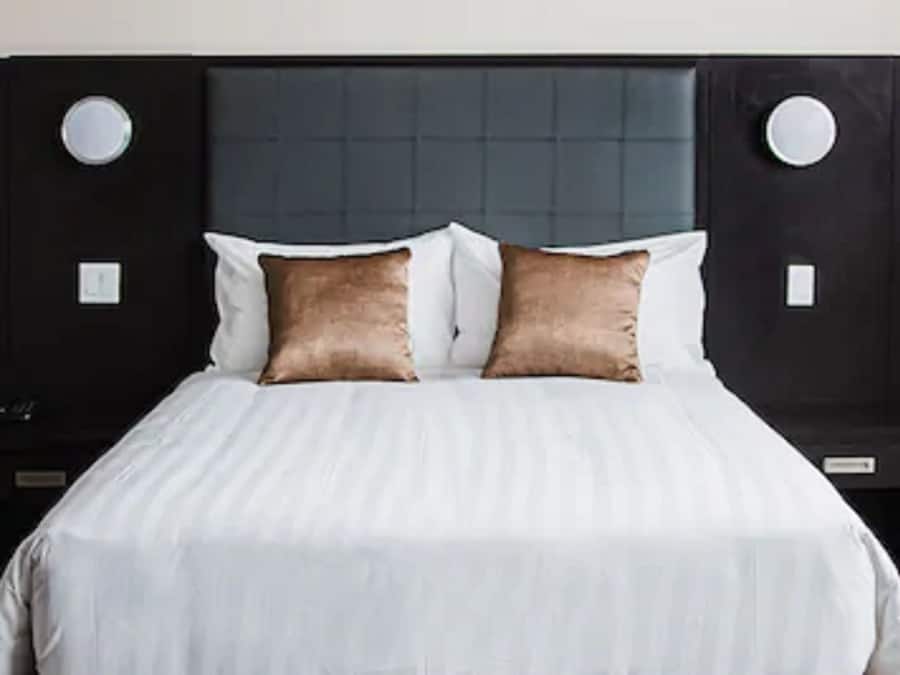 Suite, 1 Queen Bed with Sofa bed, Non Smoking (with Sofabed) | Desk, laptop workspace, iron/ironing board, free WiFi