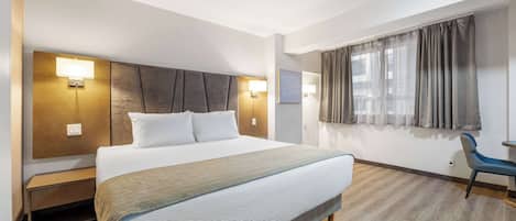 Suite, 1 King Bed, Non Smoking, Kitchen (with Sofabed, Full Kitchen) | Desk, laptop workspace, iron/ironing board, free WiFi