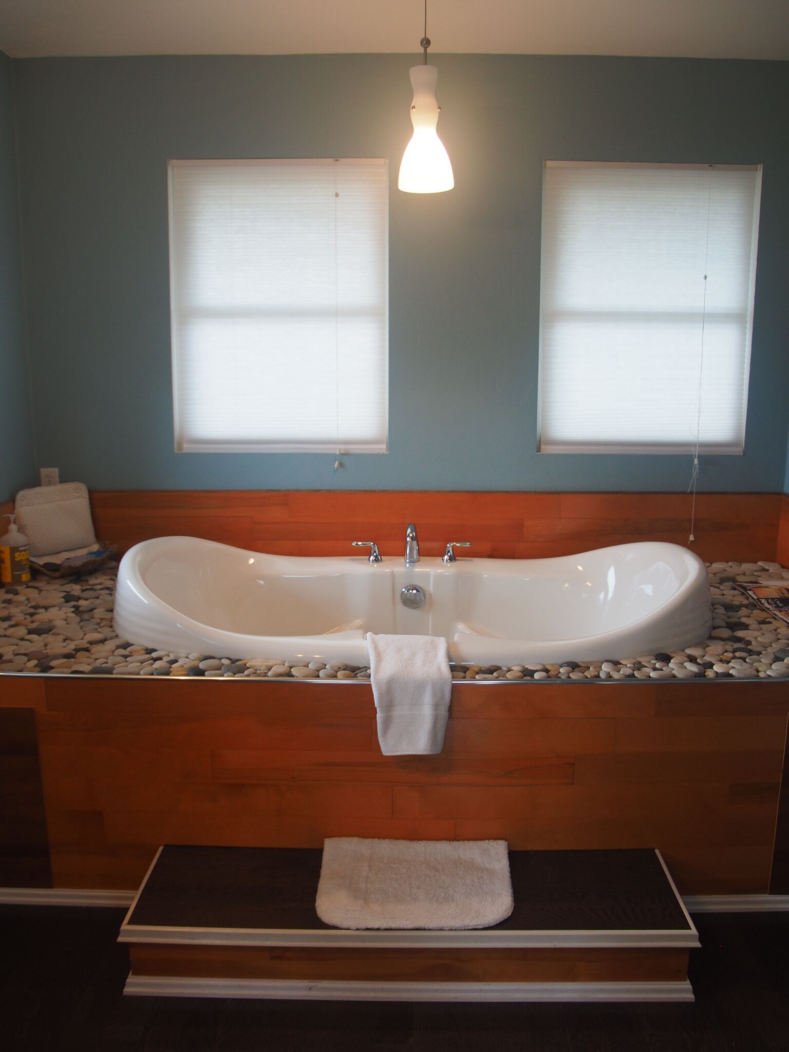 Waterfront 3 story Home, private beach, Packer Shuttle Nearby