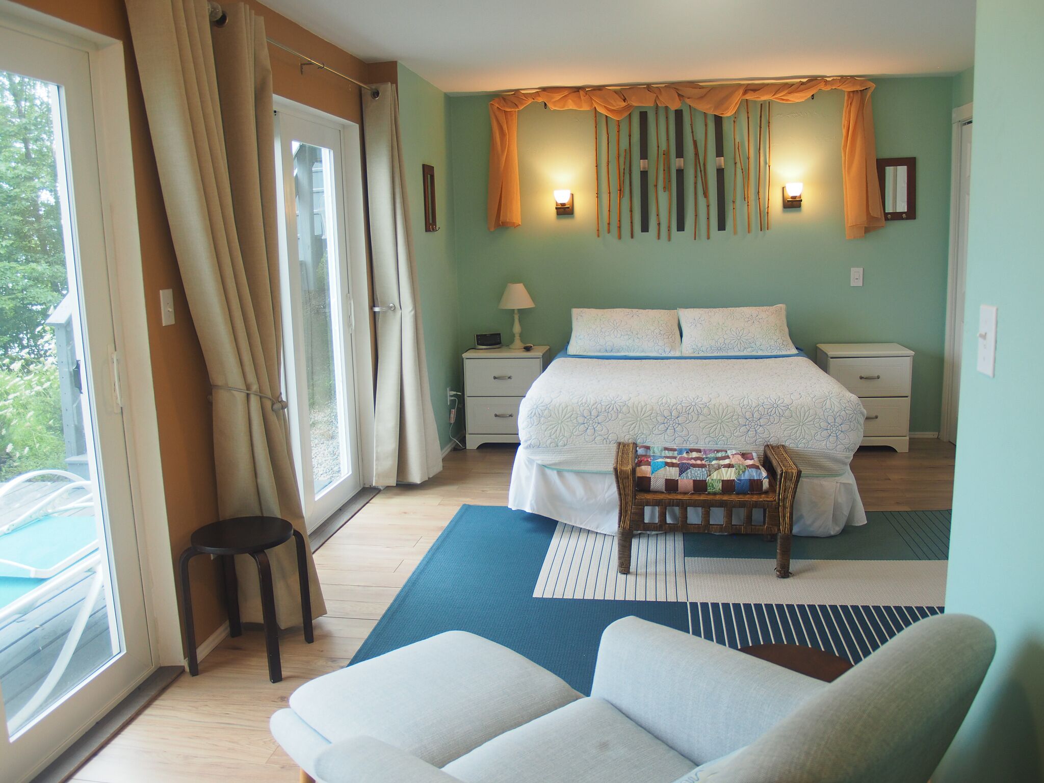 Waterfront 3 story Home, private beach, Packer Shuttle Nearby