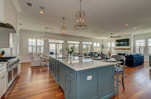 Fridge, microwave, oven, stovetop - ☀️'Sunrise Manor' ~ Putting Green ⛳~ Pool/hot tub, Elevator, Ocean Views (Isle of Palms)
