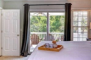 4 bedrooms, iron/ironing board, internet