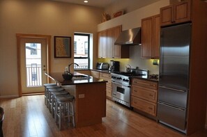 微波炉、烤箱、炉灶、洗碗机