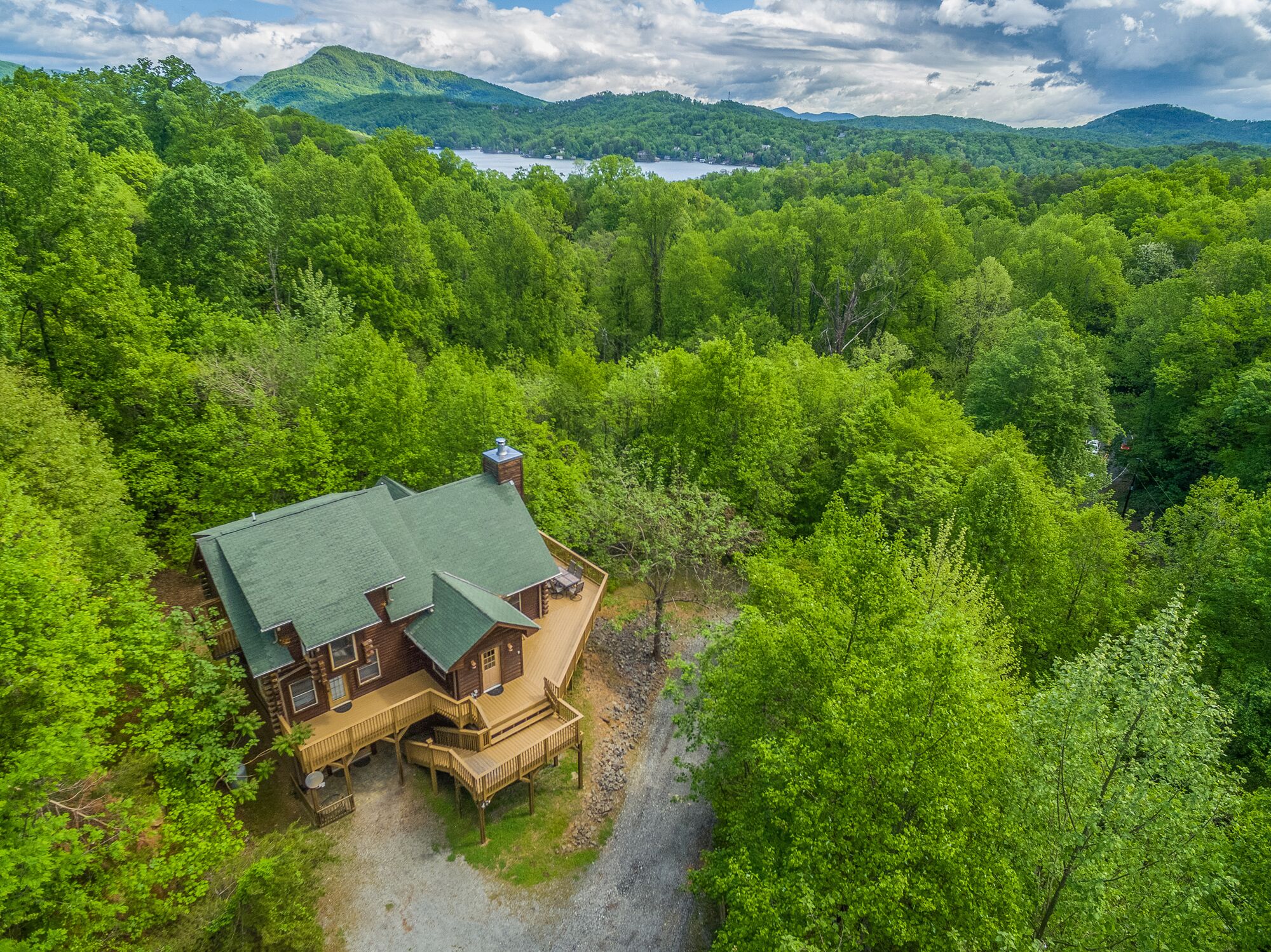 Deer Meadow Acres | Log Cabin 5 Min. from Lake Lure & Chimney Rock!