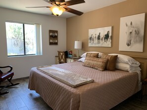 2 bedrooms, iron/ironing board, free WiFi, bed sheets