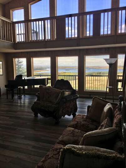 Holds Small Or Large Groups, Sleeps up to 40, 8 Bedrooms, Separate Basement Suit