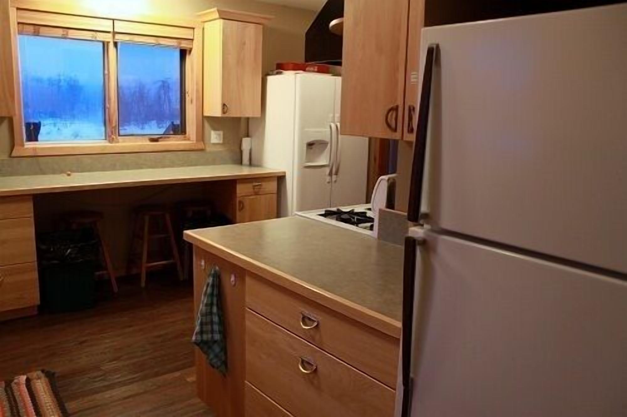 Holds Small Or Large Groups, Sleeps up to 40, 8 Bedrooms, Separate Basement Suit