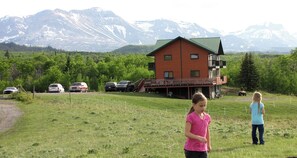 Exterior - Holds Small Or Large Groups, Sleeps up to 40, 8 Bedrooms (Mountain View)
