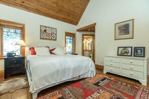 8 bedrooms, WiFi, bed sheets