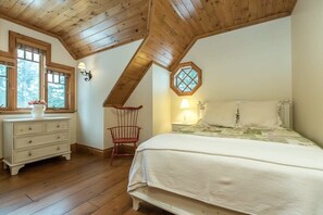 8 bedrooms, WiFi, bed sheets