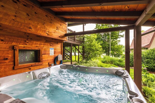 Outdoor spa tub