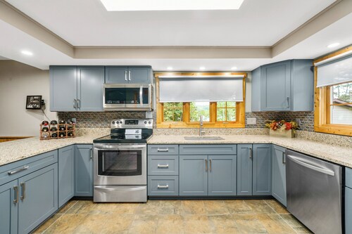 Lake Front ~ Hot Tub ~ kajakki / kanootit / maastopyörät ~ kustannukset alennetaan t��llä viikonloppuna!