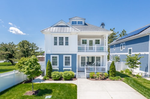 Spacious Rehoboth/Dewey Beach House Sleeps 17 Walk to Town/Parking