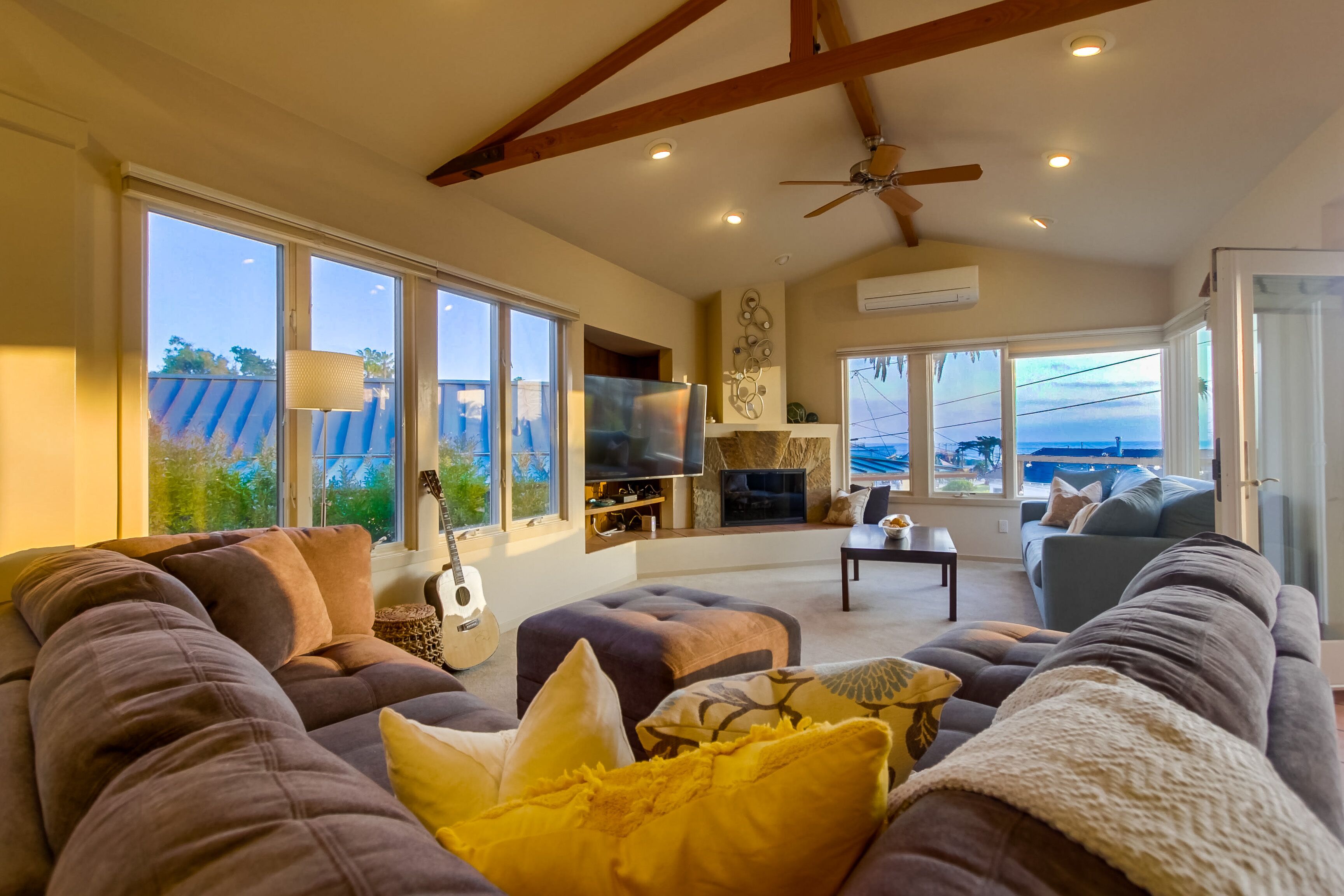 Exquisite Modern Beachouse - Best Location at Moonlight Beach!