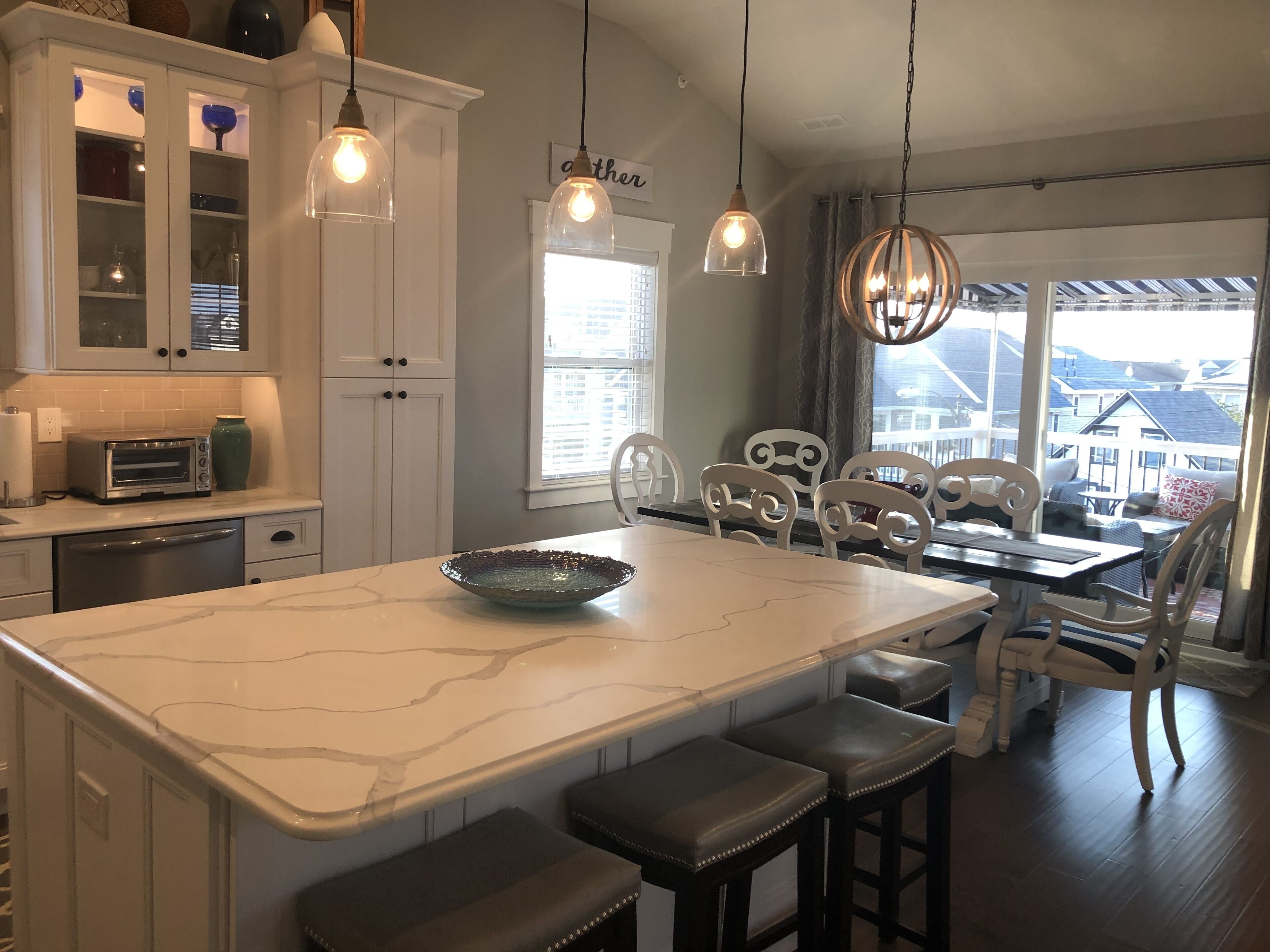 BRAND NEW 2019 BEAUTIFUL UPSCALE 4br/2BATH TOP FLOOR PRIVATE ELEVATOR-NO STEPS