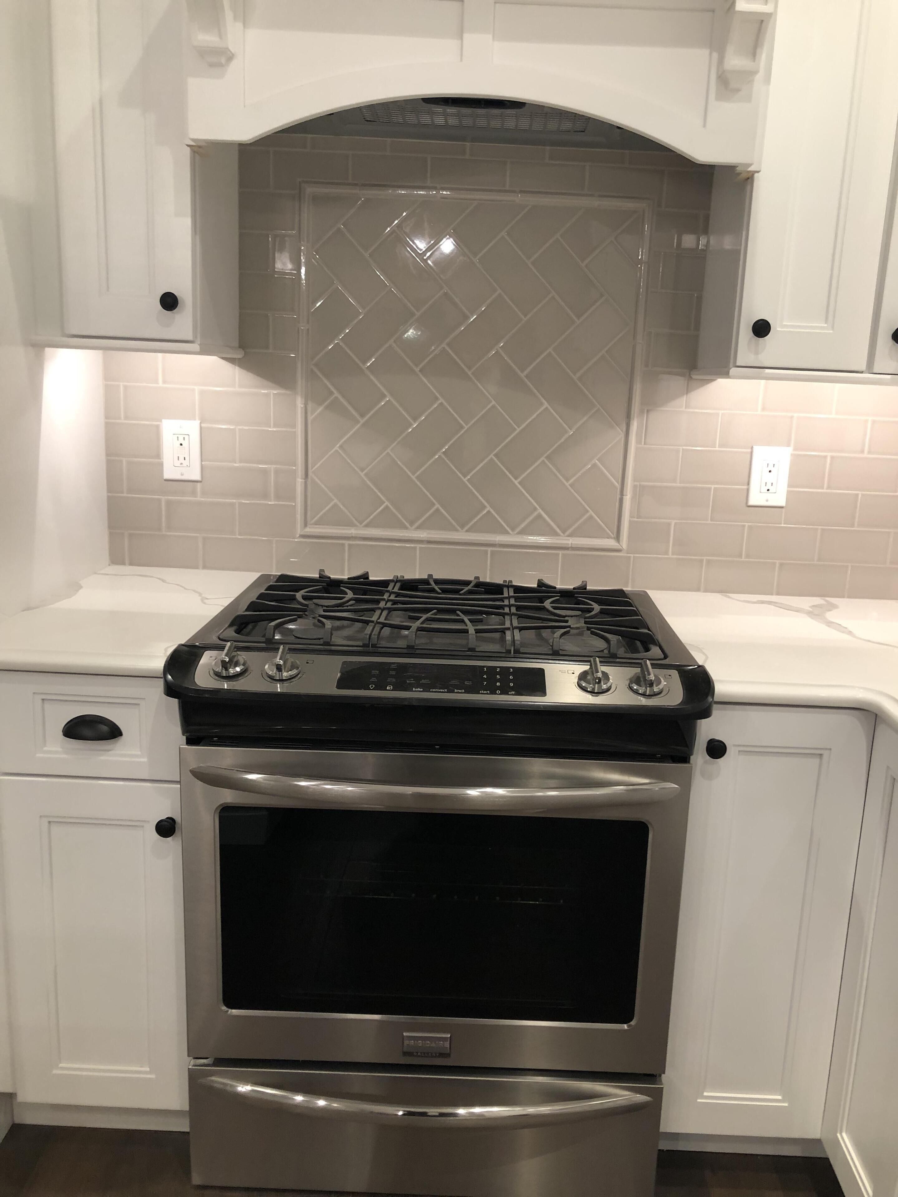 BRAND NEW 2019 BEAUTIFUL UPSCALE 4br/2BATH TOP FLOOR PRIVATE ELEVATOR-NO STEPS