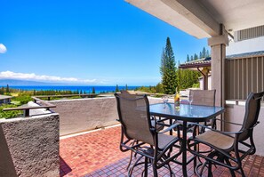 Outdoor dining - TOP ROW (unit 21T-3&4) ~ PANORAMIC OCEAN VIEWS ~ No Stairs ~ AFFORDABLE ~ Platinum Maui Vacations (Lahaina)