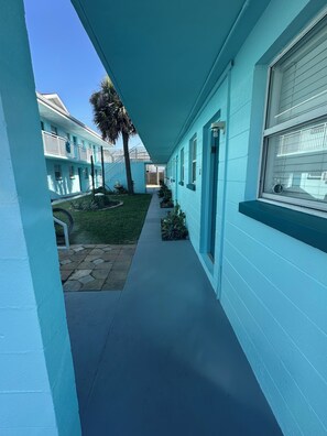 المنطقة المحيطة بالمنشأة