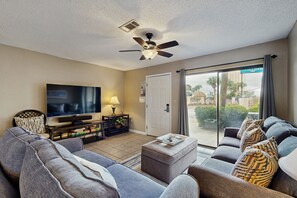 TV, DVD player - Resort condo with balcony, pools, hot tub & gym - near beach (Panama City Beach)