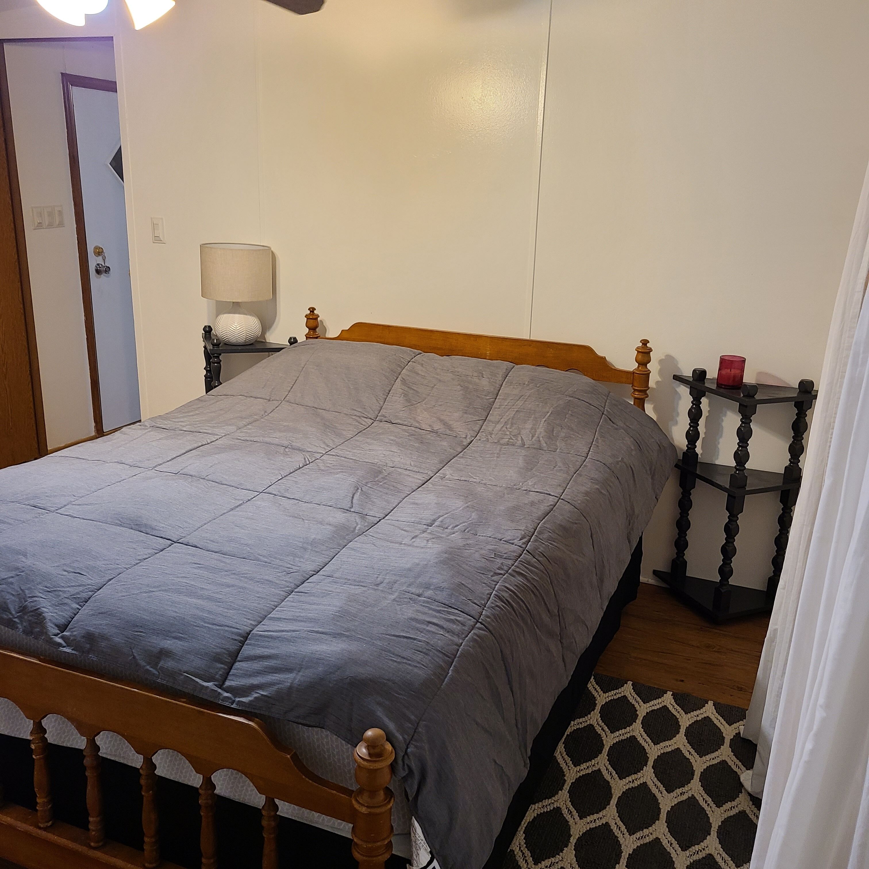 Cozy landscape, quiet neighborhood in the woods!