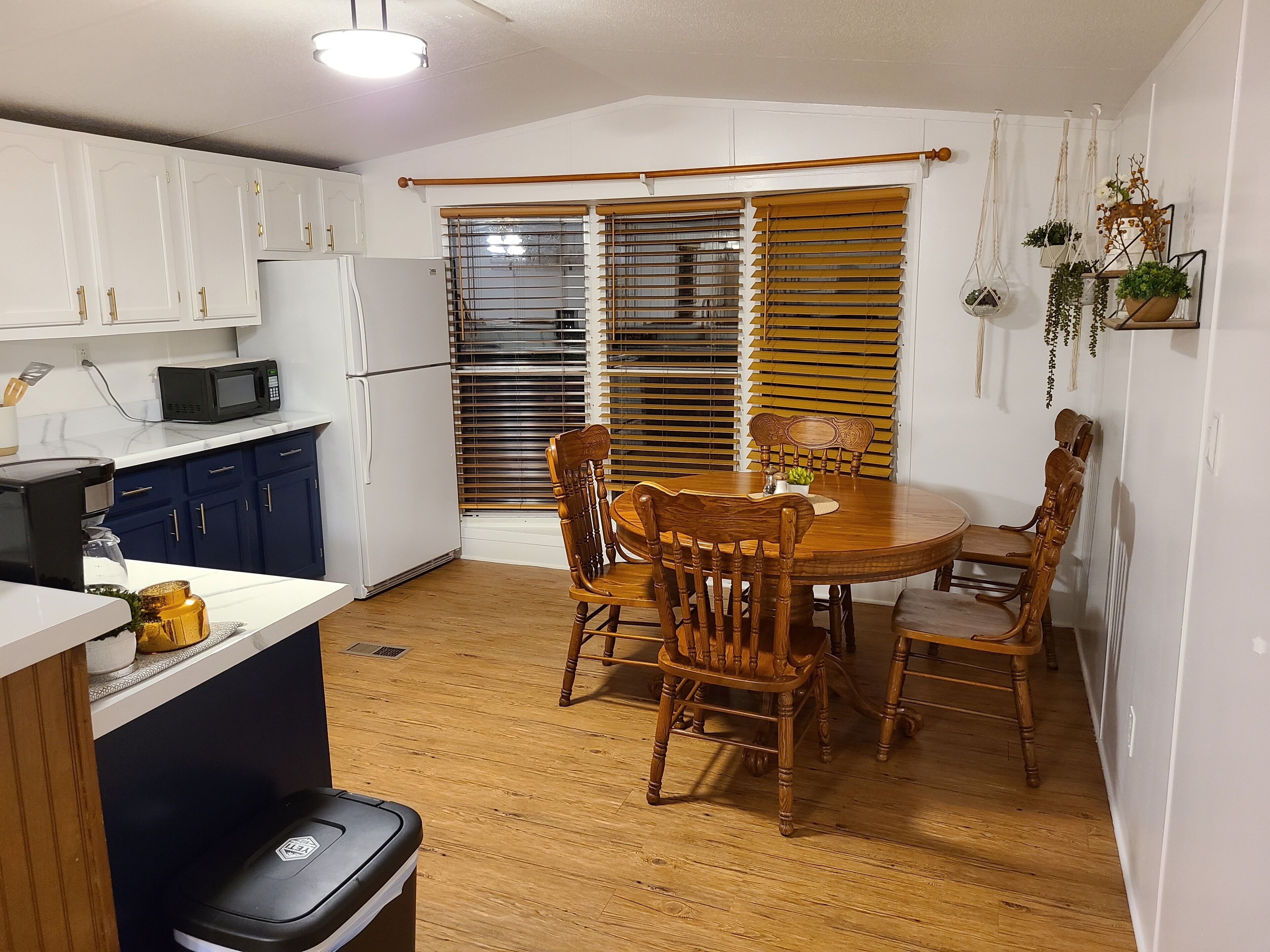 Cozy landscape, quiet neighborhood in the woods!