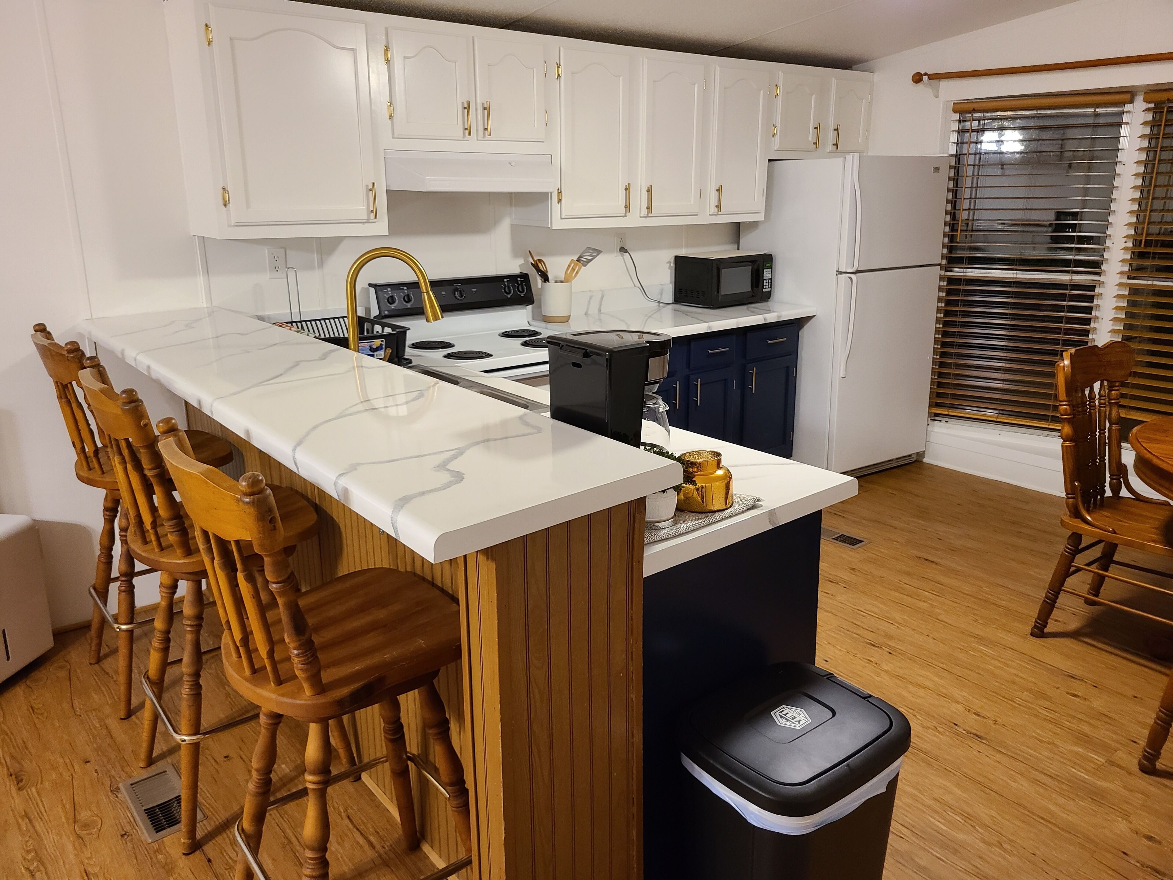 Cozy landscape, quiet neighborhood in the woods!