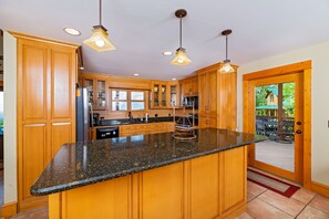 Fridge, microwave, oven, stovetop - Near Asheville, near the stars, nearly perfect! Almost Heaven. 3000 ft. (Old Fort)
