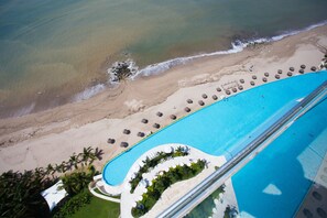 Outdoor pool, an infinity pool