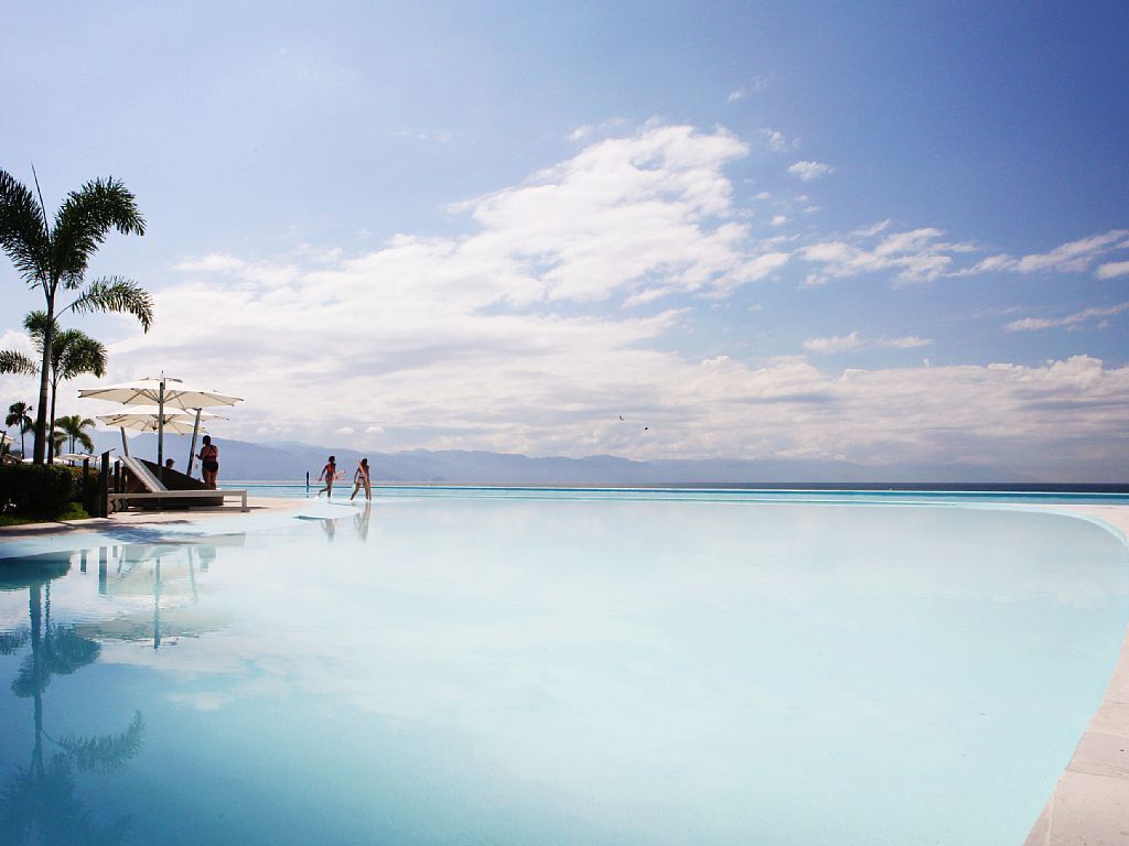 Outdoor pool, an infinity pool