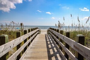 On the beach - 4 bedroom, 3 bath oceanfront condo. Great amenities!! (North Myrtle Beach)